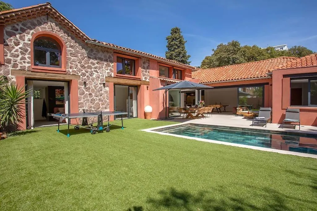 Villa 4 Etoiles, 300M2, 700 M Plage, 5 Min Du Centre Saint-Raphael